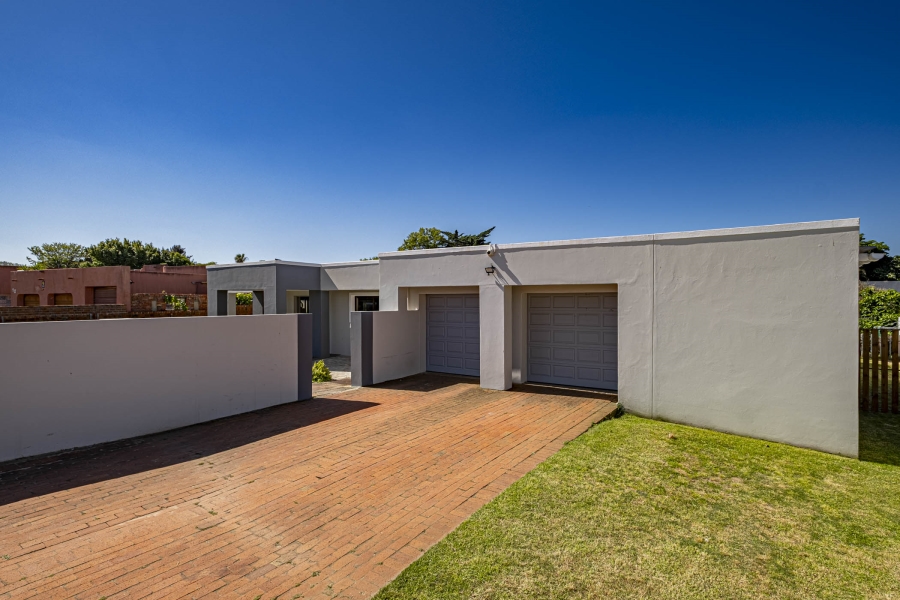 4 Bedroom Property for Sale in Summerstrand Eastern Cape